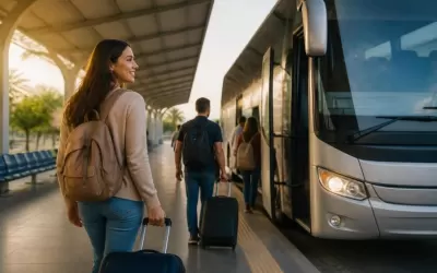 Passageiros embarcando em ônibus no terminal rodoviário de Cuiabá